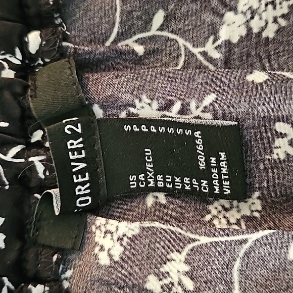 F21 SM Black and White Floral Ruffle Skort - Picture 6 of 7